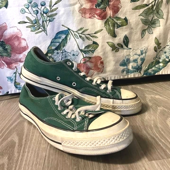 Chuck Taylor Green Converse - Picture 1 of 1